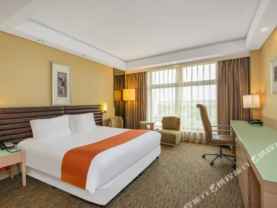 Фото Holiday Inn Park View Qingdao