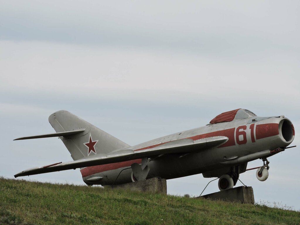 Monument to technology Истребитель МиГ-17АС, Temryuk, photo