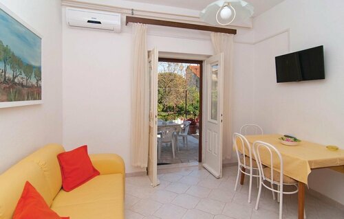 Гостиница Beautiful Apartment in Supetar With 2 Bedrooms and Wifi