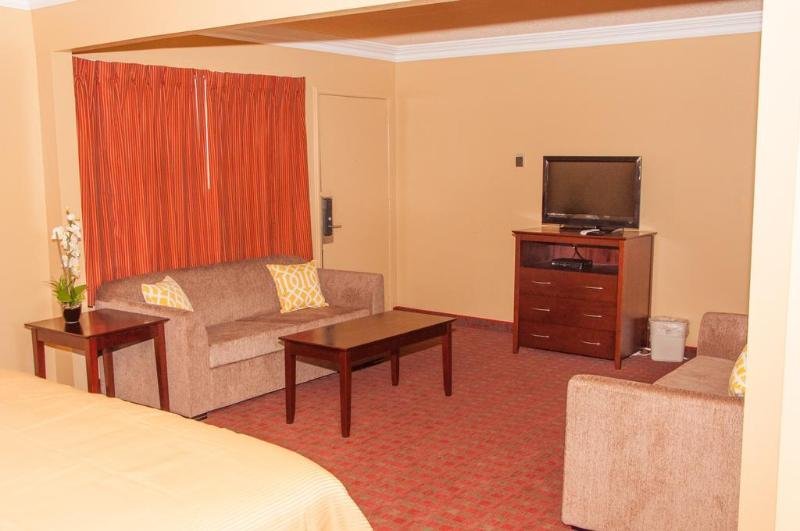 Фото Pacific Inn & Suites