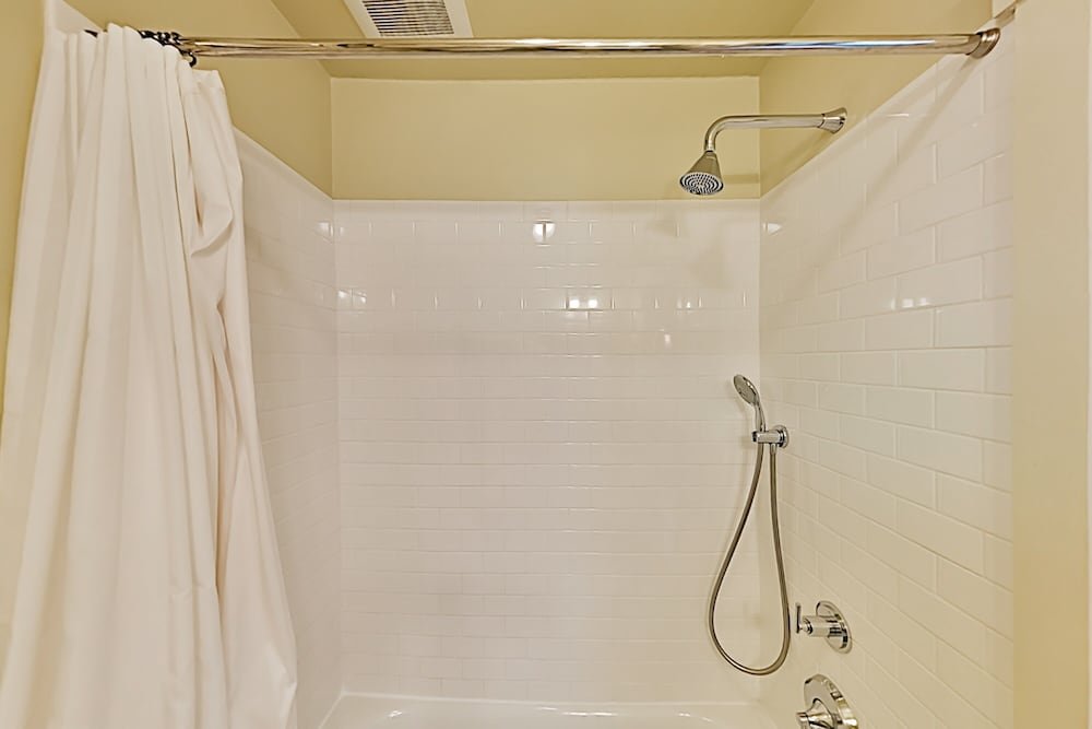 Фото Phinney Ridge Flat Backyard Oasis