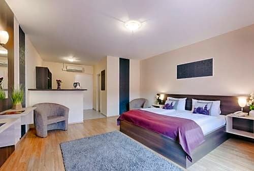 Фото Triple M Hotel