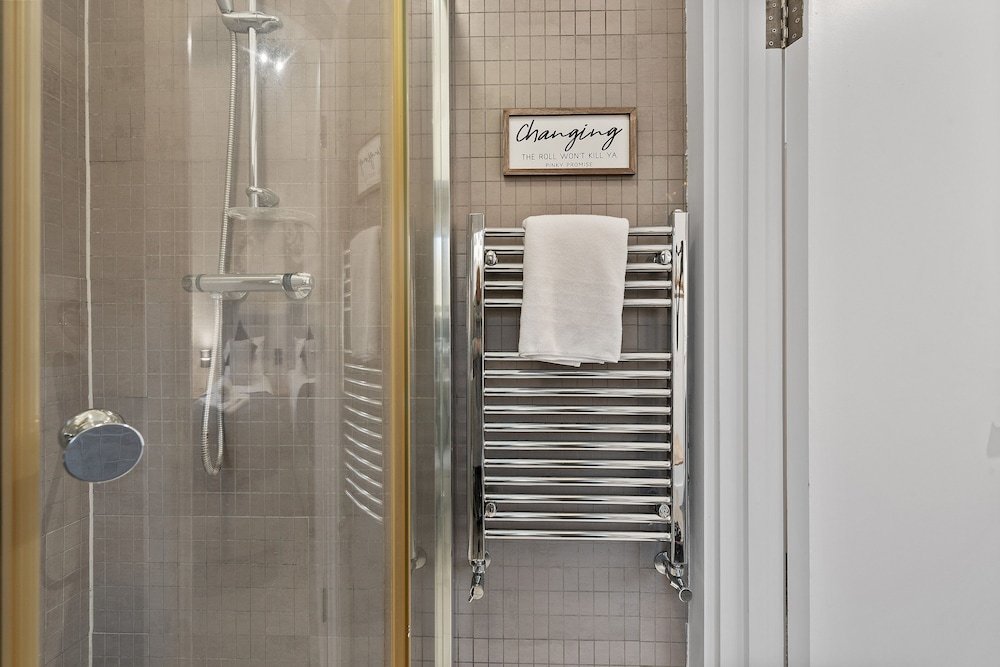 Фото West Ealing Svd Apt. - 2 Bedroom 2 Bath