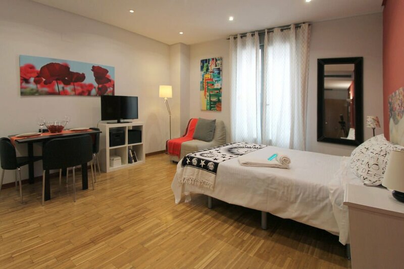Гостиница Apartamentos Conde Duque в Мадриде