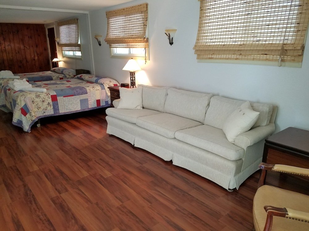 Фото Saratoga Garden Motel