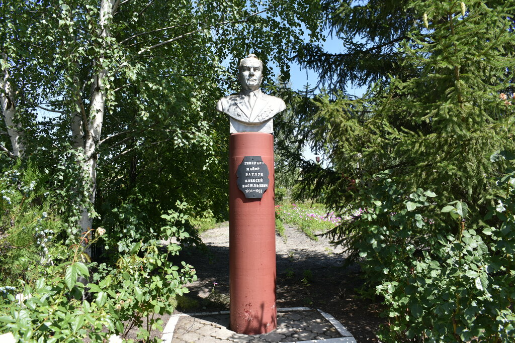Monument, memorial Бюст генерал-майору Батлуку Алексею Васильевичу, Belgorod Oblast, photo