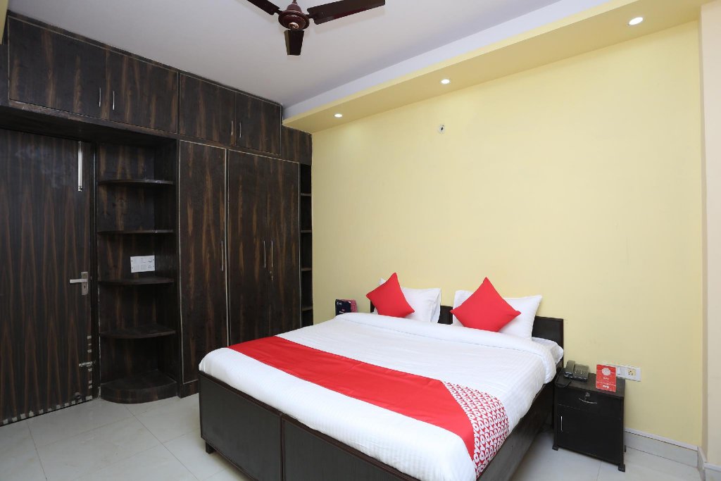 Фото Oyo 28172 Hotel Golden Palace