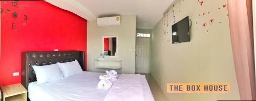 Фото The Box House