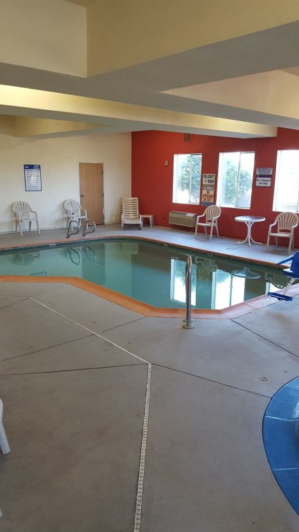 Фото Ramada Limited Redding