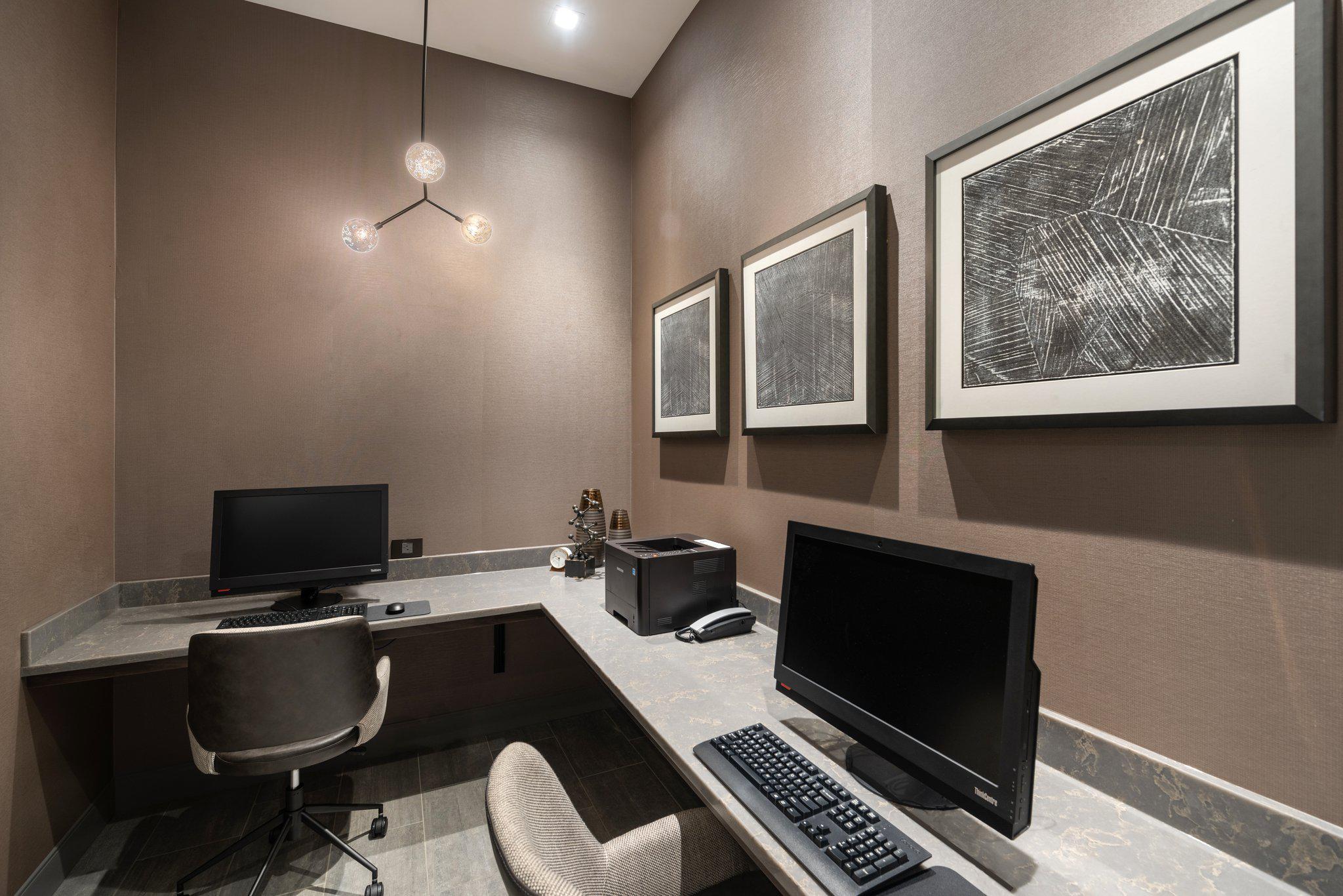 Фото Holiday Inn Boston Logan Airport - Chelsea, an Ihg Hotel