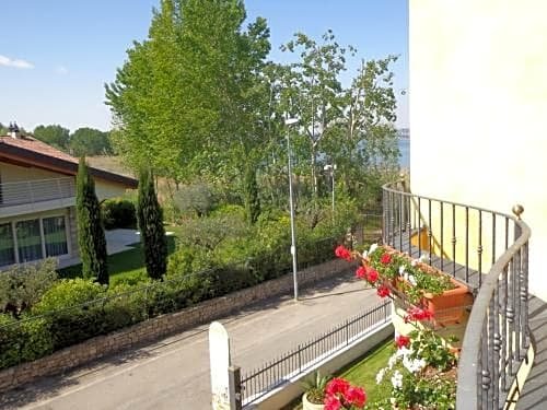 Фото Hotel La Rondine