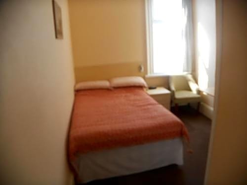 Фото St Annes Hotel