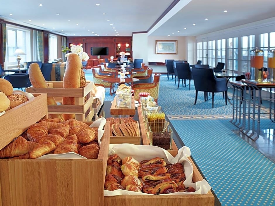 Фото Hilton Antwerp Old Town