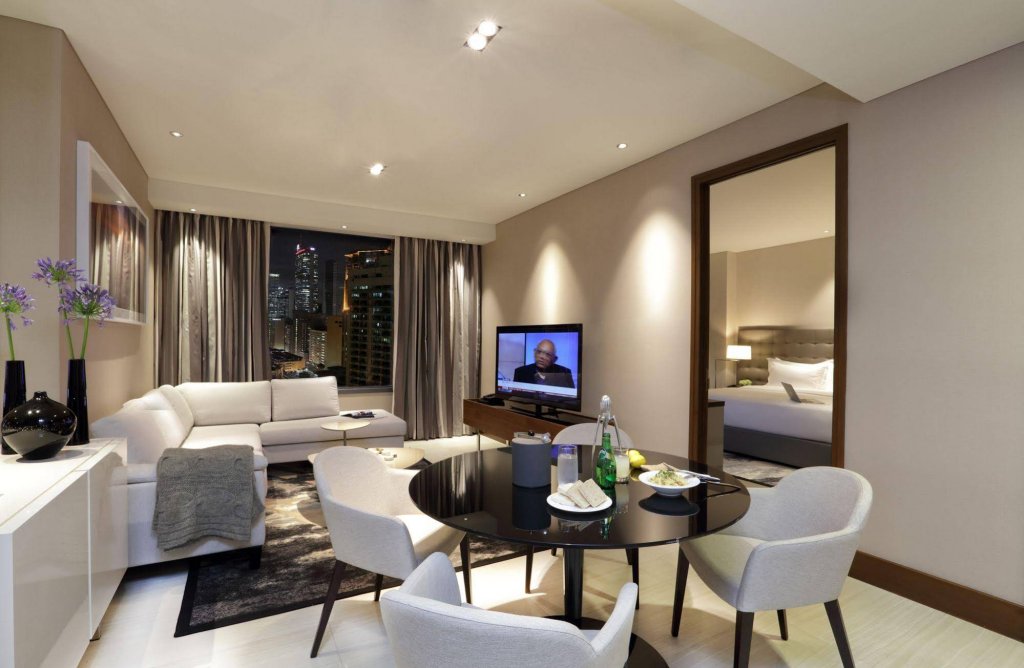 Фото Makati Diamond Residences