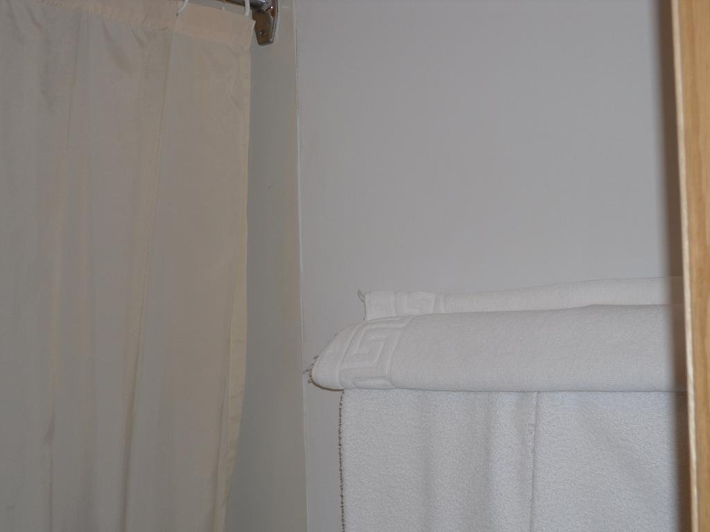 Фото Hotel Bethel - Fort MacLeod, Ab