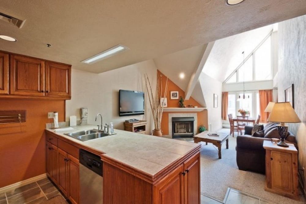 Фото Town Pointe by Lespri Management