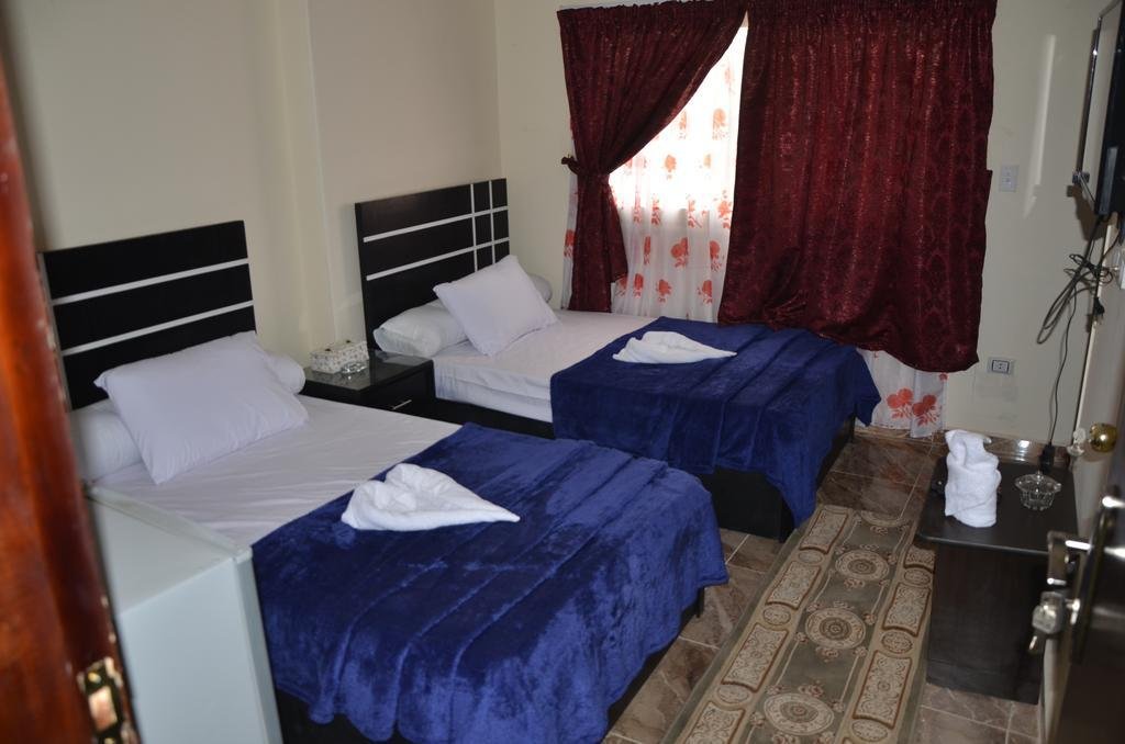 Фото Makadi Pyramids View