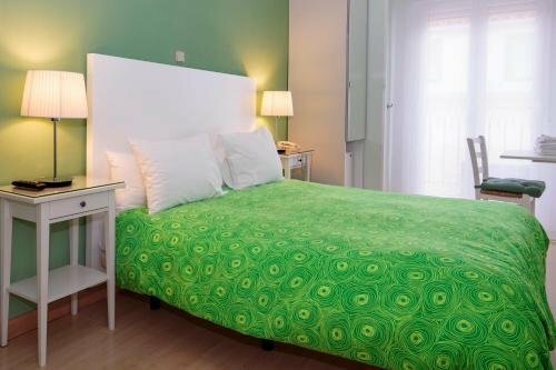 Гостиница Hostal Adriano в Мадриде