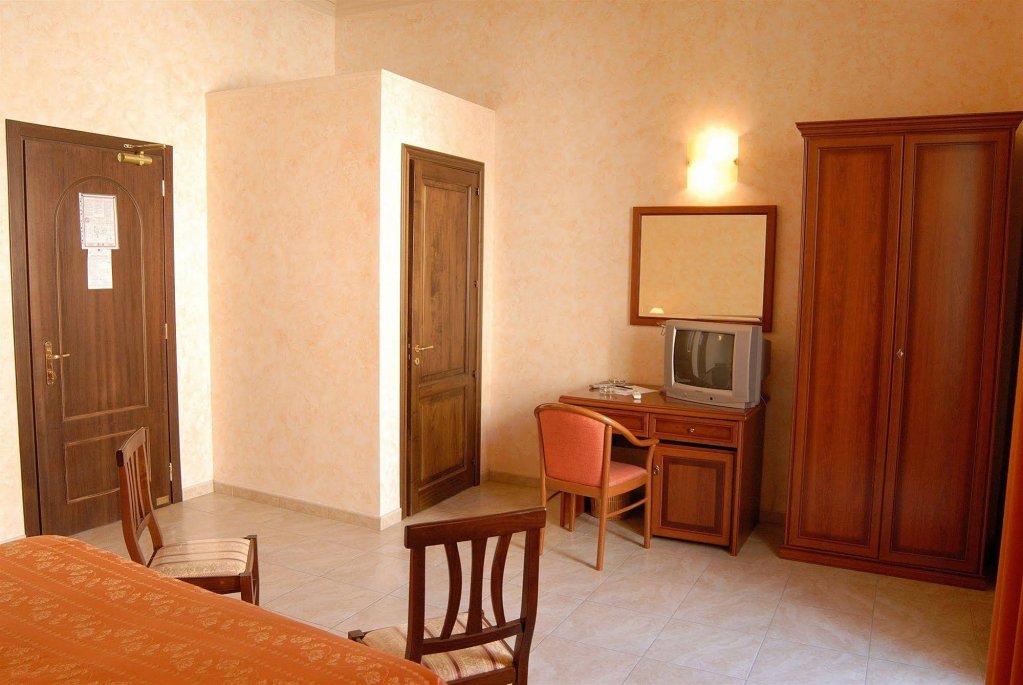 Фото Hotel Gresi