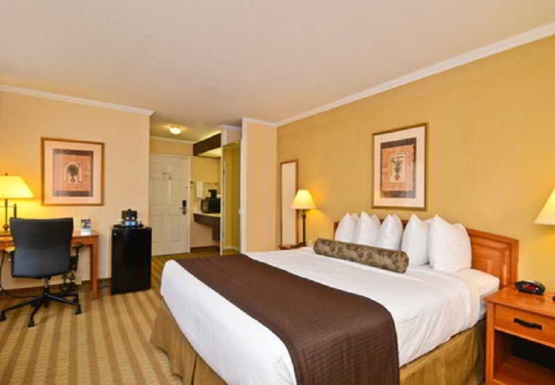 Фото Aggie Inn, Ascend Hotel Collection