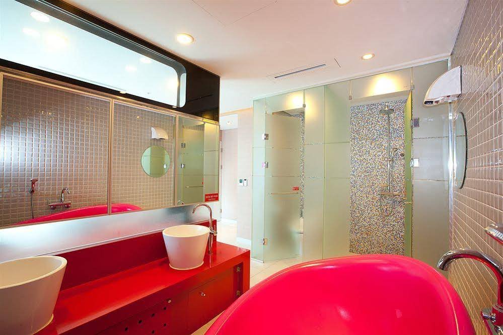 Фото F Hotel Yeongdeungpo