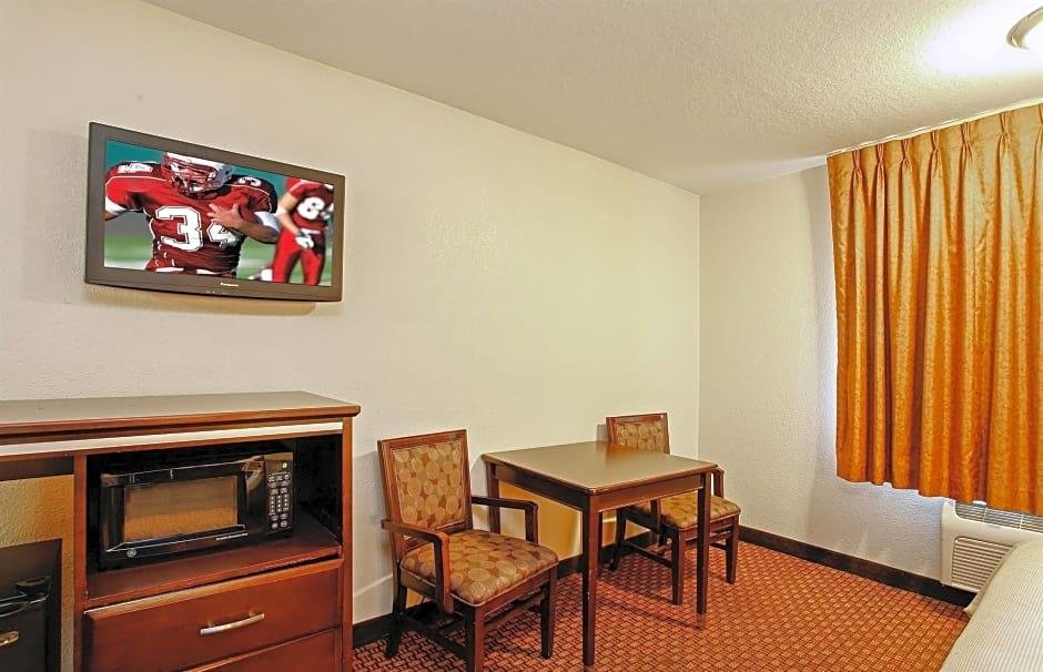 Фото Candlewood Suites Ontario - Convention Center