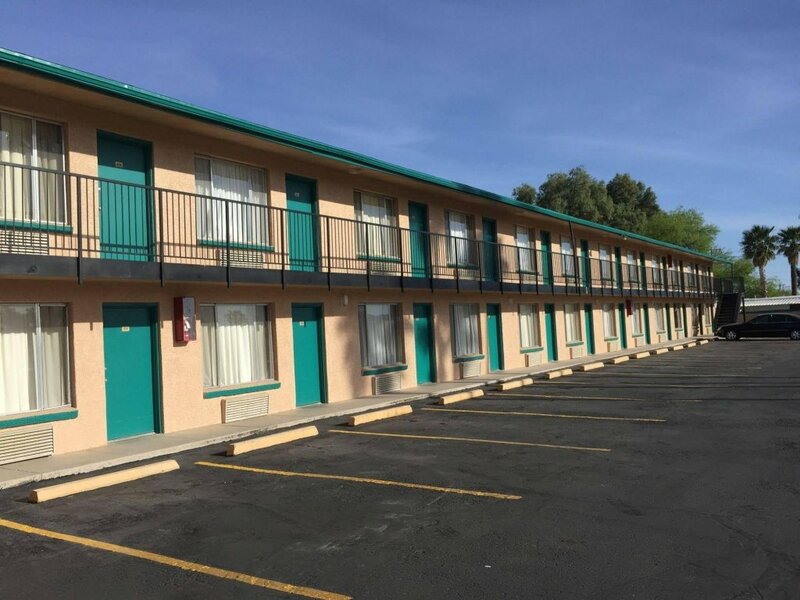 Гостиница Amazon Motel в Тусоне