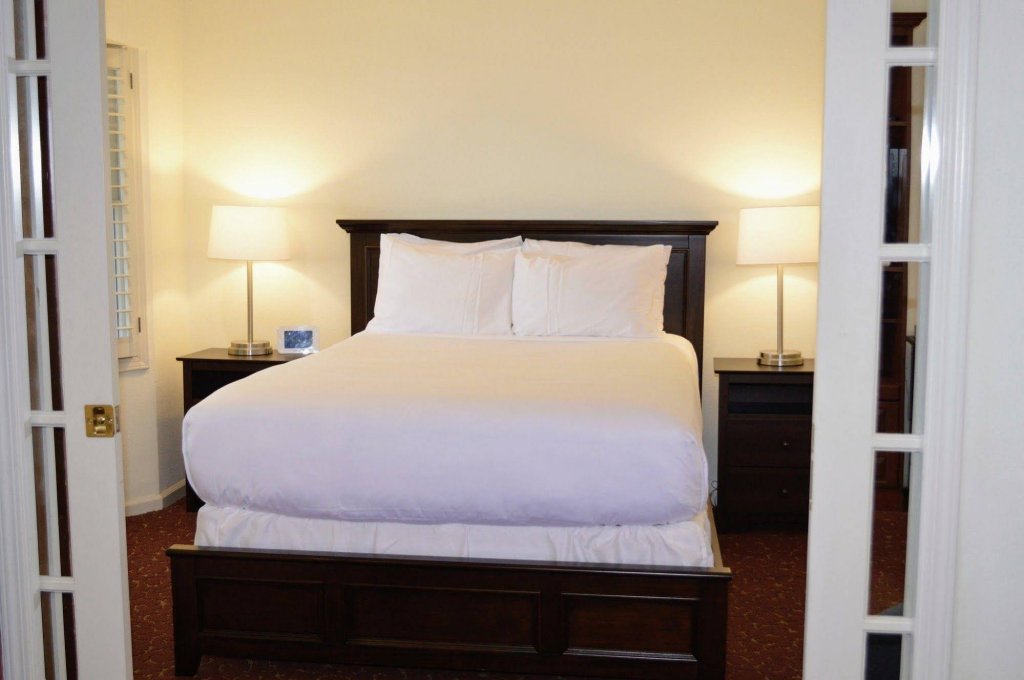 Фото Saratoga Oaks Lodge