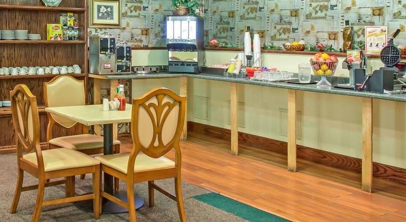 Фото Rodeway Inn