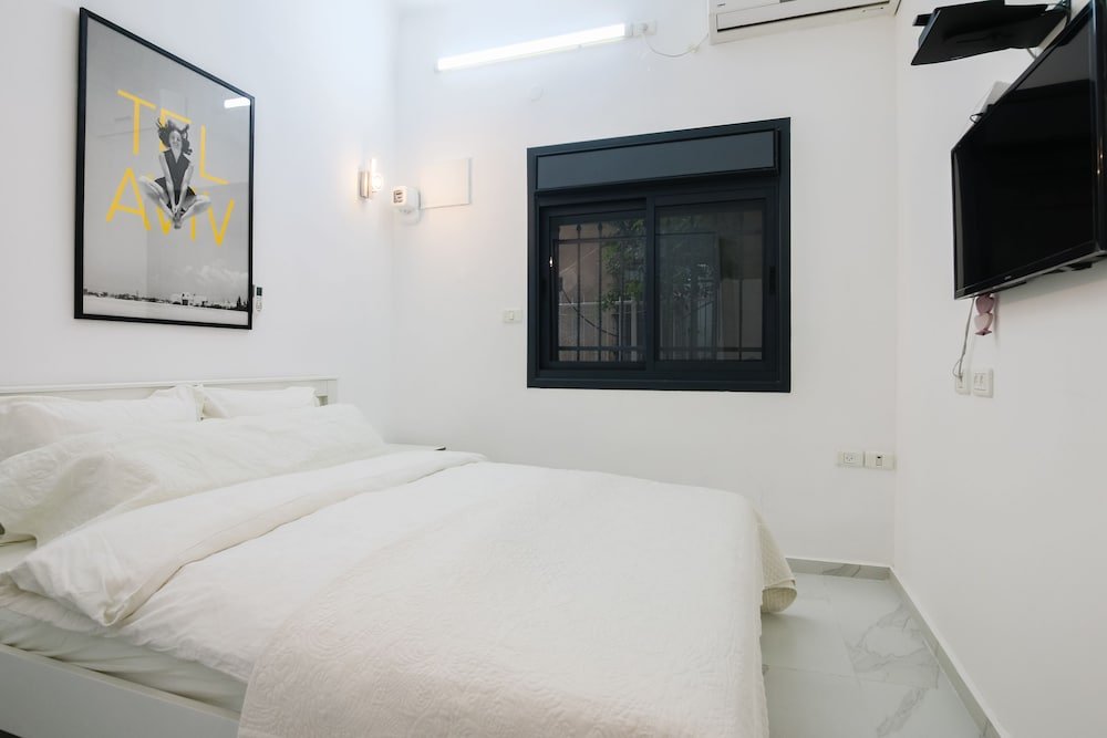 Фото Boutique Apt in Center Urban Tlv Style