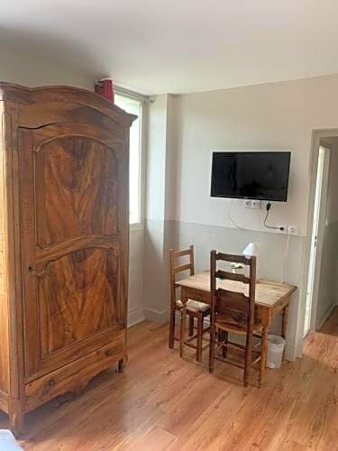 Гостиница Au Sans Souci в Ди