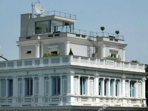 Гостиница Hotel Flora в Гроттаферрате