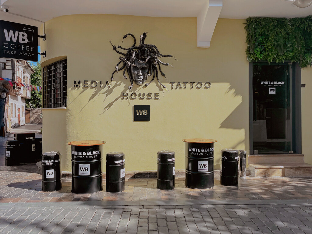 أوشام White & Black Tattoo House ، أنطاليا، صورة