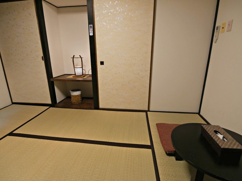 Фото J-Hoppers Hiroshima Guesthouse