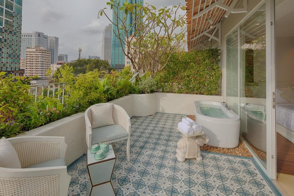 Фото Au Lac Charner Hotel