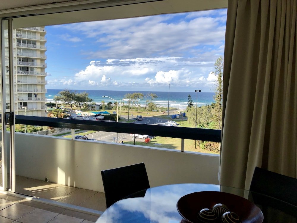 Фото Hi Ho Beach Apartments