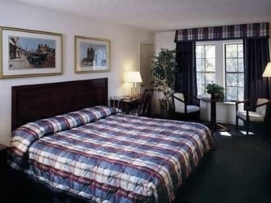 Фото Hardman House Inn & Suites