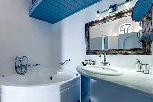 Фото La Maltese Buddha Beach Bar Santorin