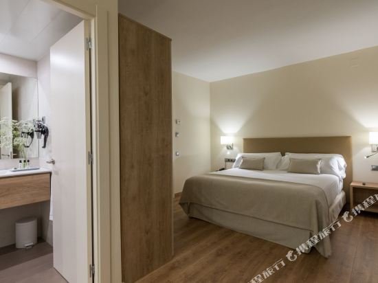 Фото Aparthotel Mariano Cubi Barcelona