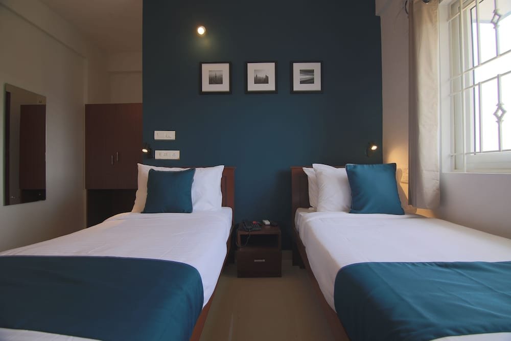 Фото Oyo 23042 SilverKey P&p Comforts