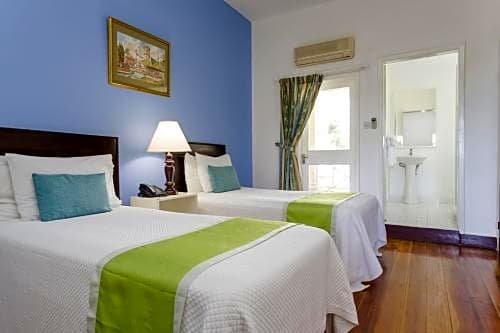 Фото отеля 2