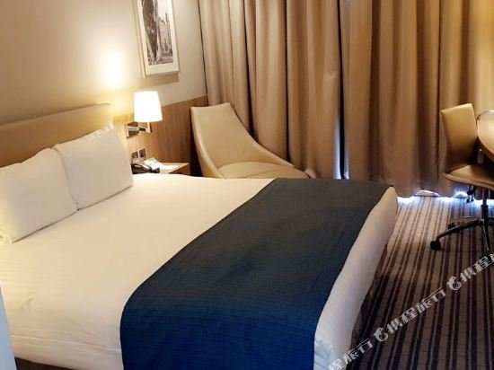 Фото Holiday Inn London - West, an Ihg Hotel