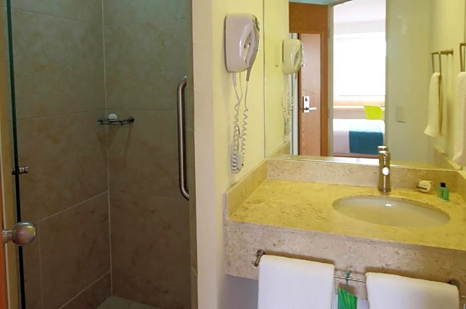 Фото One Guadalajara Centro Historico