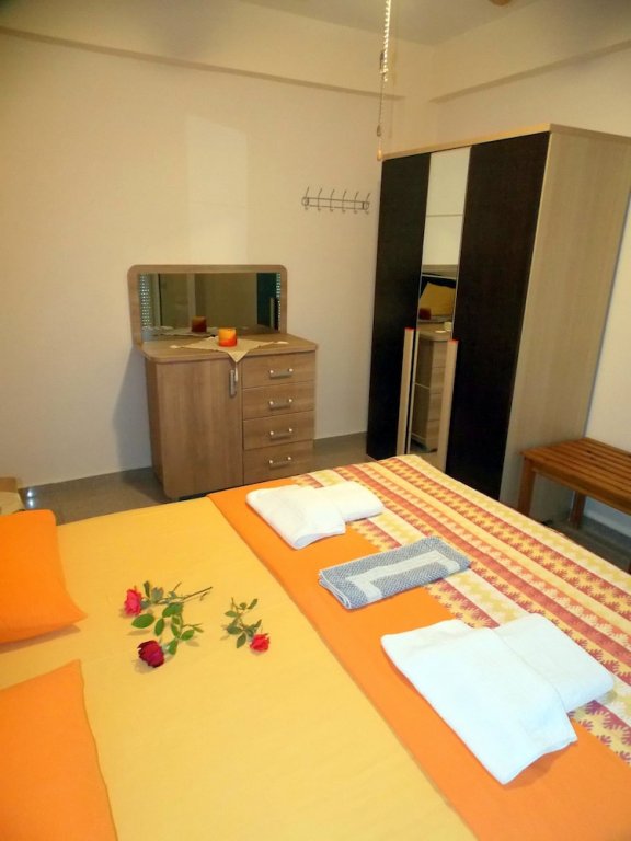 Фото Nikos Apartments