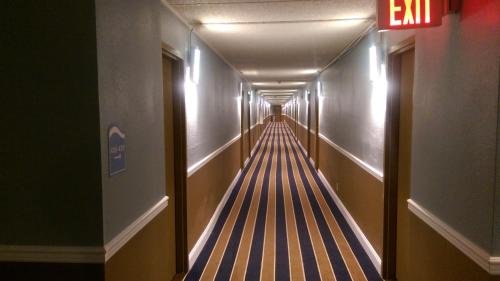 Фото Economy Inn North Randall