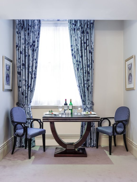 Фото The Apartments by The Sloane Club