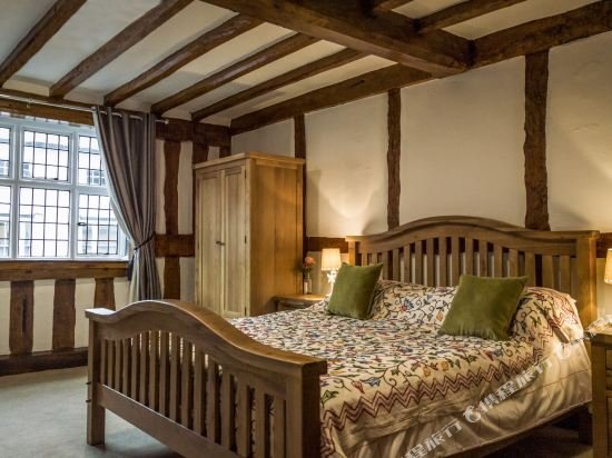 Фото The Three Gables