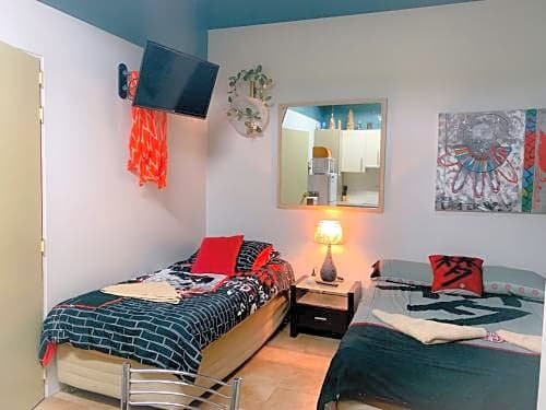 Фото Westside Studio Apartments