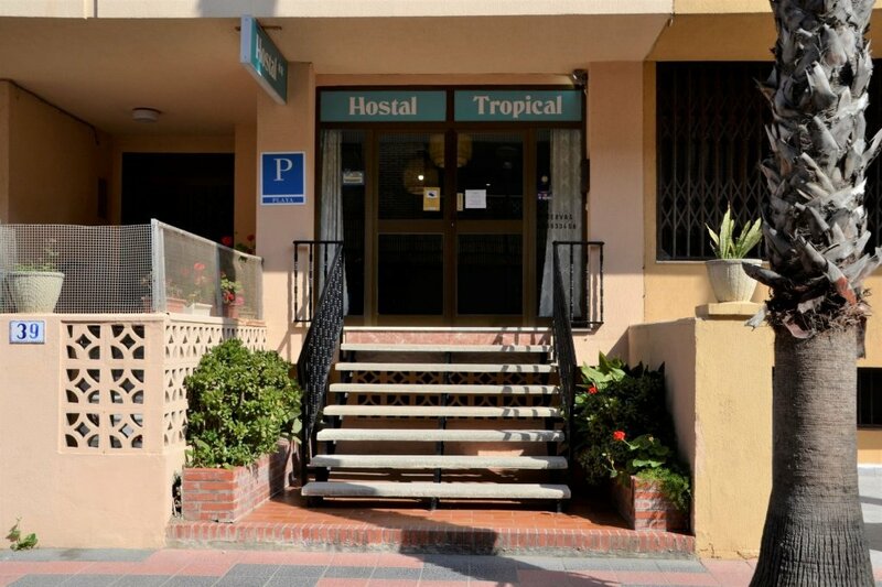 Гостиница Hostal Tropical в Альмуньекаре