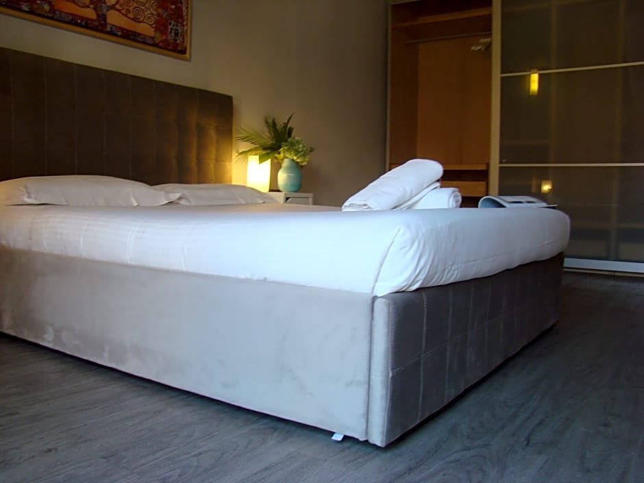 Фото Navona Rooms with Hot Tub